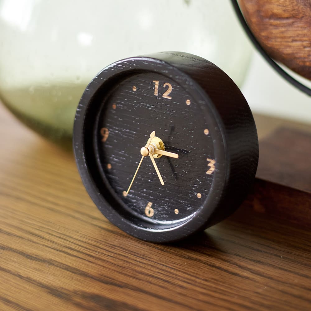 Часы настольные, деревянные, черные