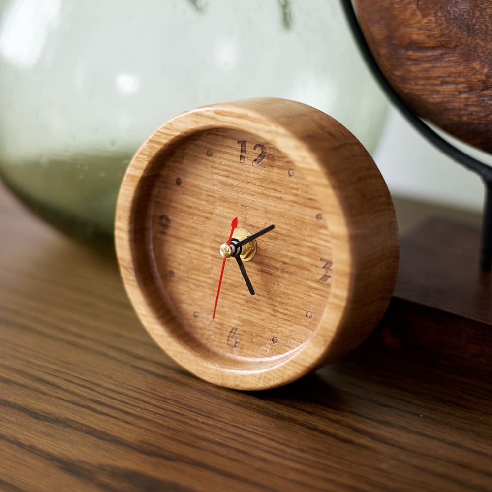 Часы настольные, деревянные, бежевые